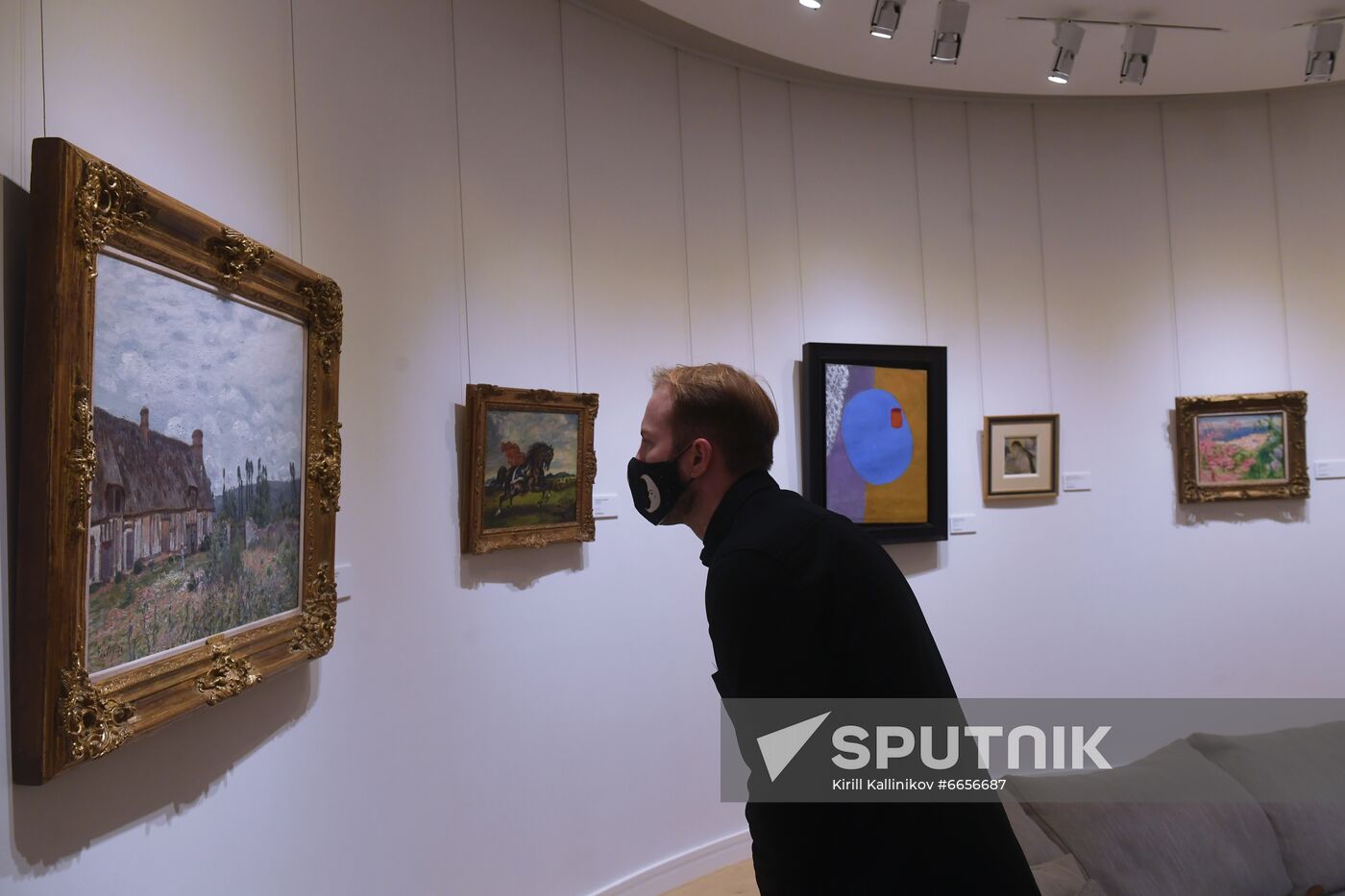 PHOTO OF MONTH. Sotheby's exhibition-auction