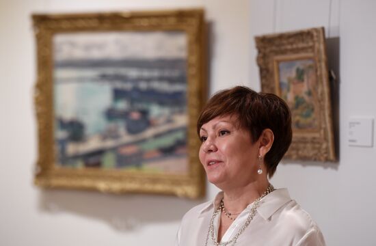 PHOTO OF MONTH. Sotheby's exhibition-auction