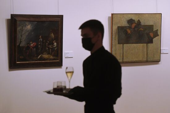 PHOTO OF MONTH. Sotheby's exhibition-auction