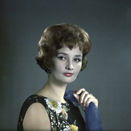 Soviet film actress Zinaida Kiriyenko