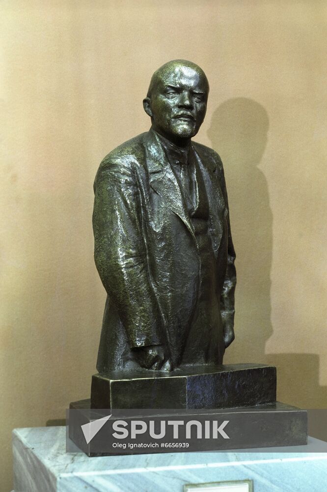 Sculpture Lenin Leader by Nikolai Andreyev