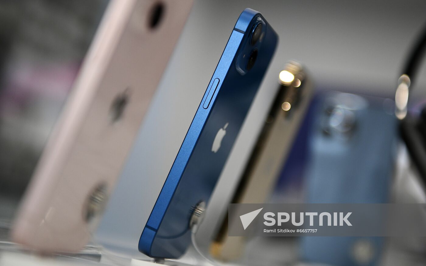 Russia Apple New iPhone