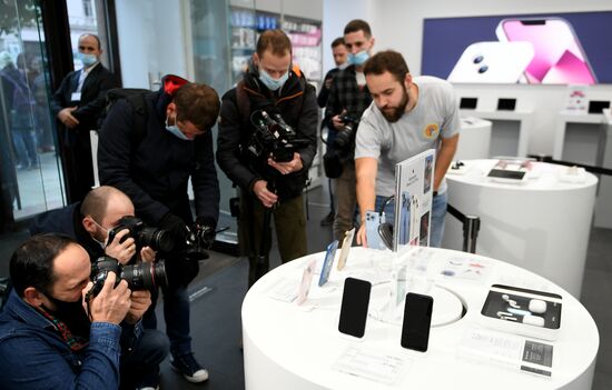 Russia Apple New iPhone