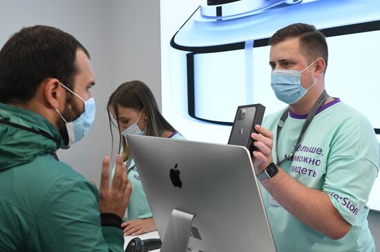 Russia Apple New iPhone