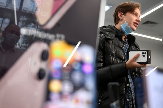 Russia Apple New iPhone