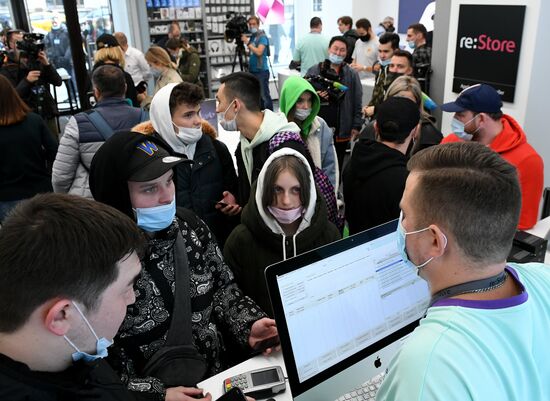 Russia Apple New iPhone