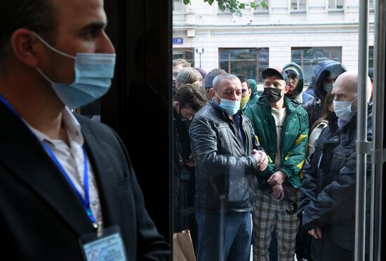 Russia Apple New iPhone