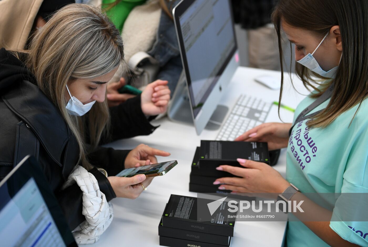 Russia Apple New iPhone