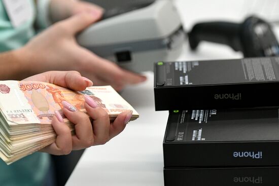 Russia Apple New iPhone