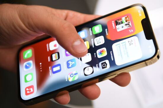 Russia Apple New iPhone
