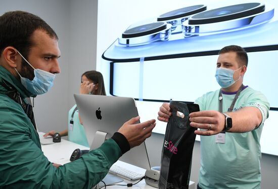 Russia Apple New iPhone