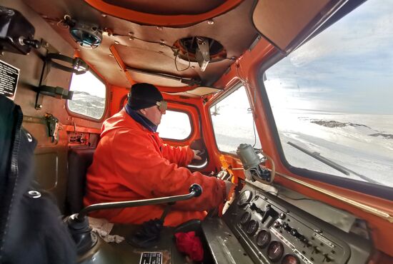 Roshydromet expedition aboard MS Akademik Tryoshnikov to Antarctica