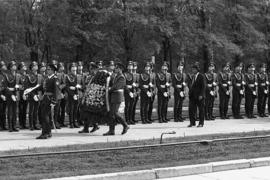 Prime Minister of Spain Felipe Gonzalez visits Leningrad