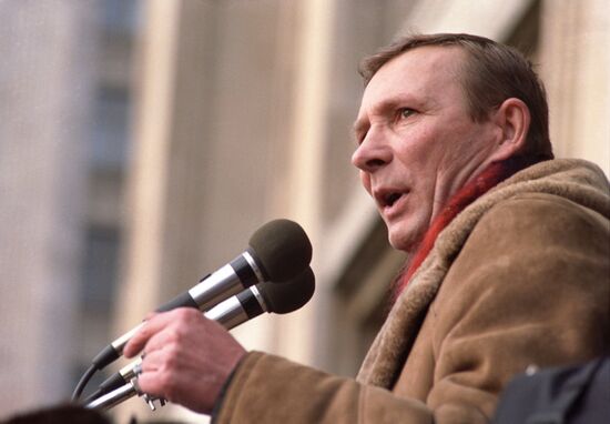 1990 rally "to cancel CPSU's leading role"