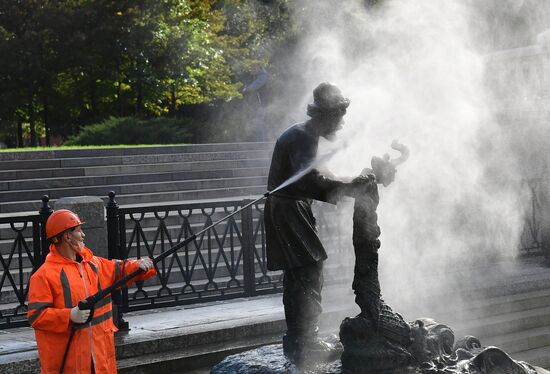 Russia Moscow Fountain Season Closing