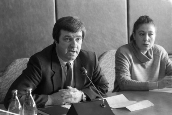 Roundtable discussion at Novosti Press Agency