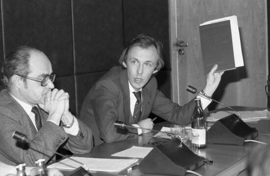 Roundtable discussion at Novosti Press Agency
