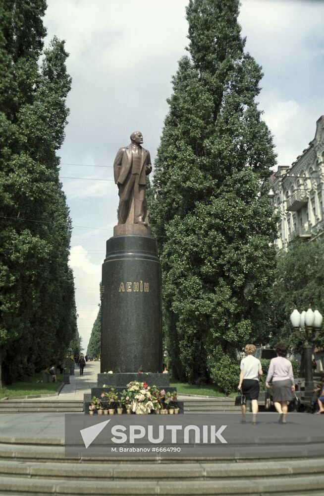 Monument to Vladimir Lenin in Kiev