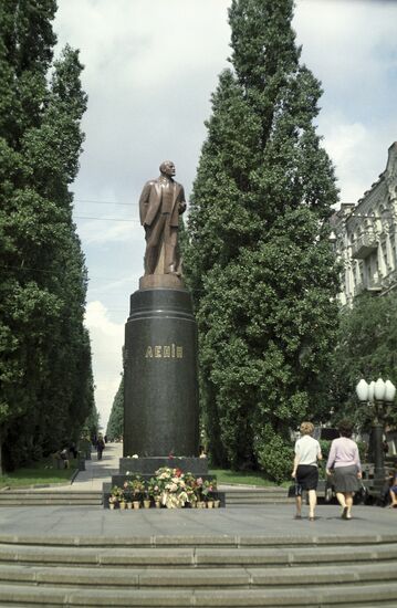 Monument to Vladimir Lenin in Kiev