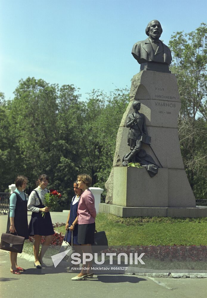 Monument to Ilya Ulyanov in Ulyanovsk