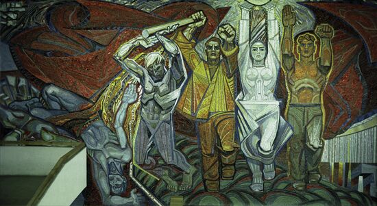 Mosaic panel in Young Guard Museum