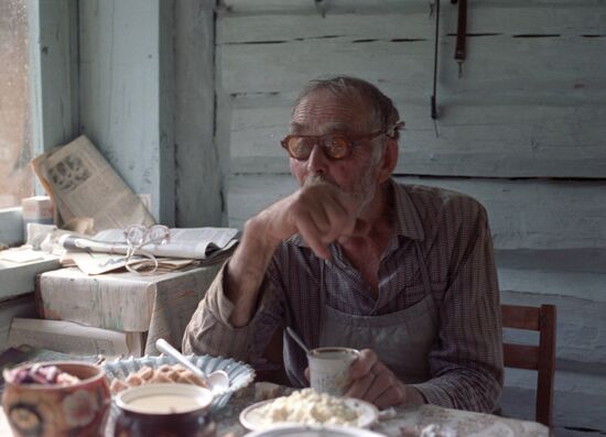 Resident of Kuyus village in Chemal District