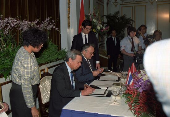 Soviet governmental delegation visits Thailand