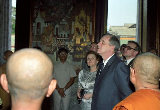 Soviet governmental delegation visits Thailand
