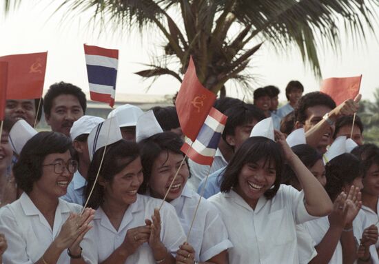 Soviet governmental delegation visits Thailand