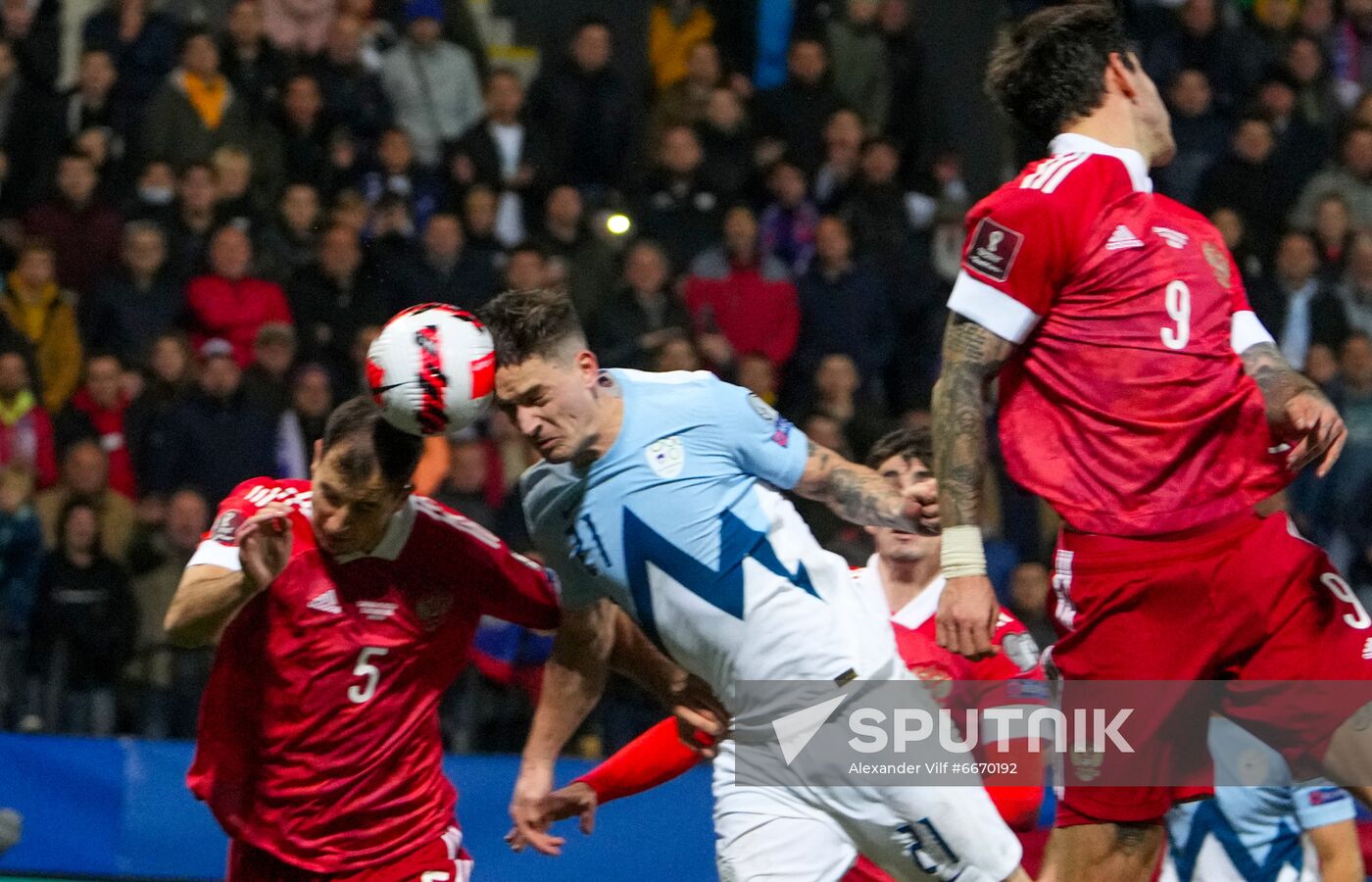 Russia’s Maksim Osipenko, Slovenia’s Benjamin Verbic and Russia’s Fyodor Smolov struggle for the ball during the World Cup qualifying soccer match between Slovenia and Russia, in Maribor, Slovenia. Location: Slovenia, Maribor. Author: Alexander Vilf/Sputnik. Slovenia Soccer 2022 World Cup Qualifiers Slovenia - Russia