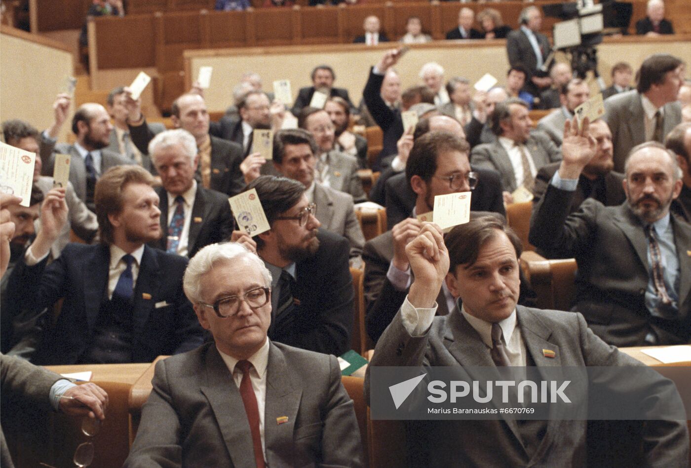 First session of Lithuanian Supreme Council