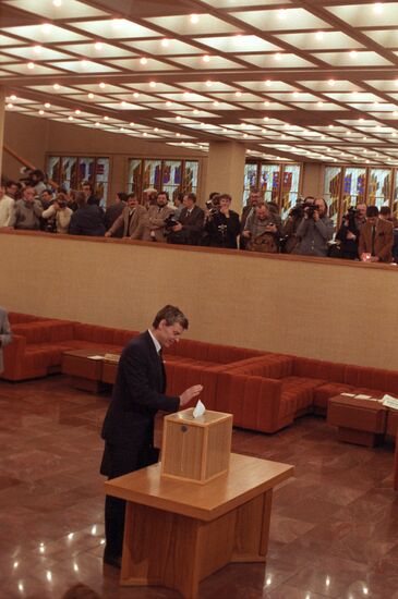 First session of Lithuanian Supreme Council