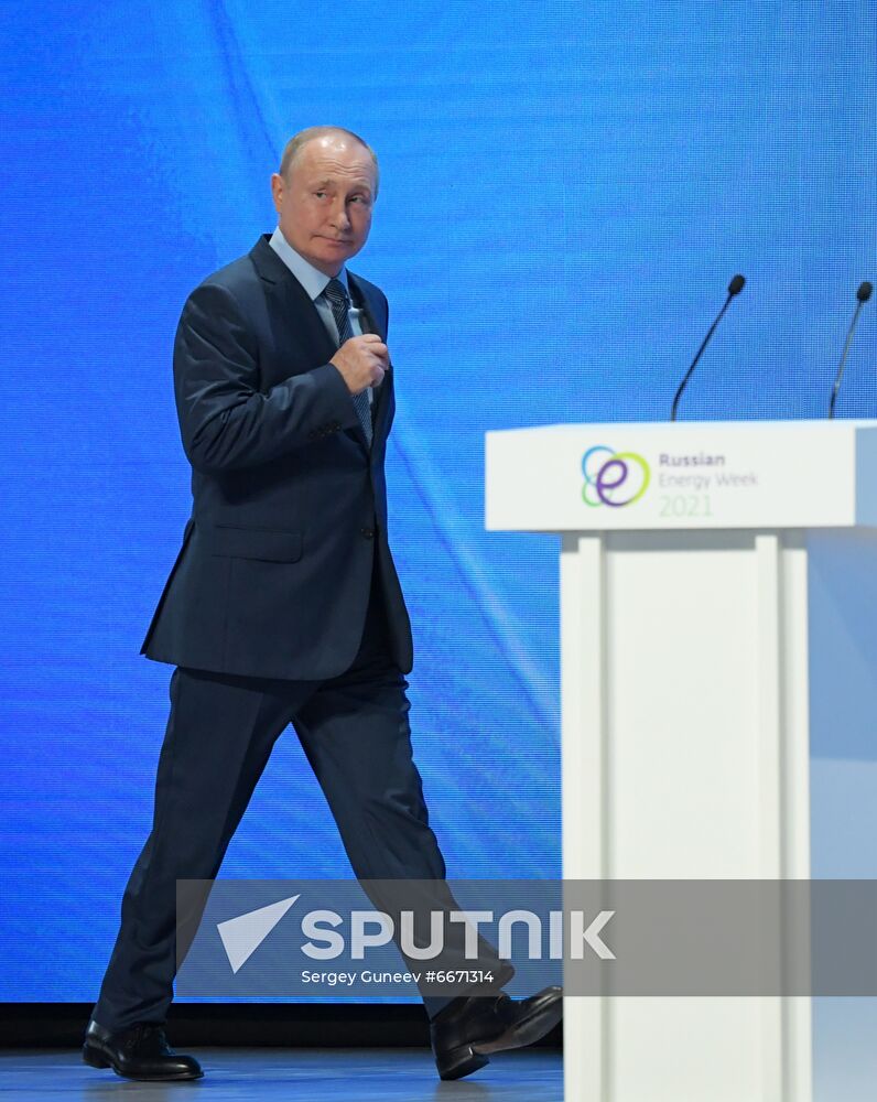 Russia Putin Russian Energy Week