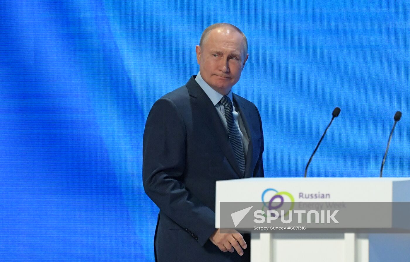Russia Putin Russian Energy Week