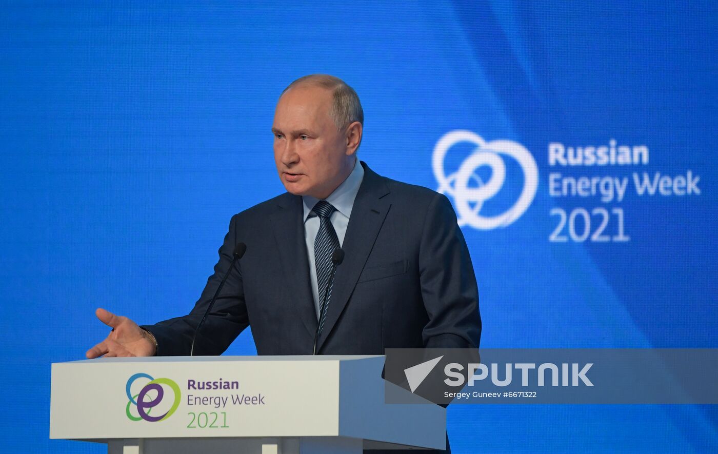 Russia Putin Russian Energy Week