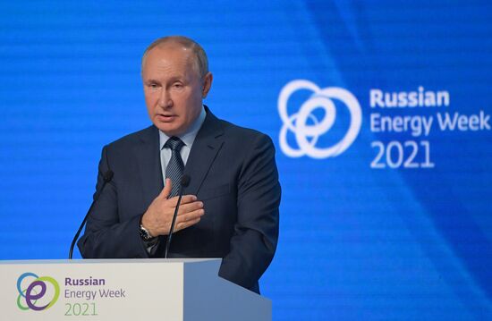 Russia Putin Russian Energy Week