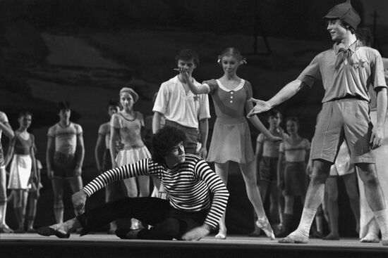 Bolshoi Theater stages play for children