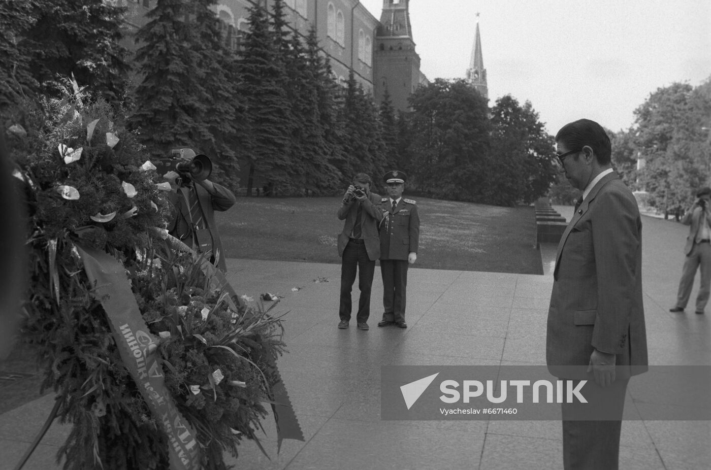 Japanese Foreign Minister Shintaro Abe visits USSR