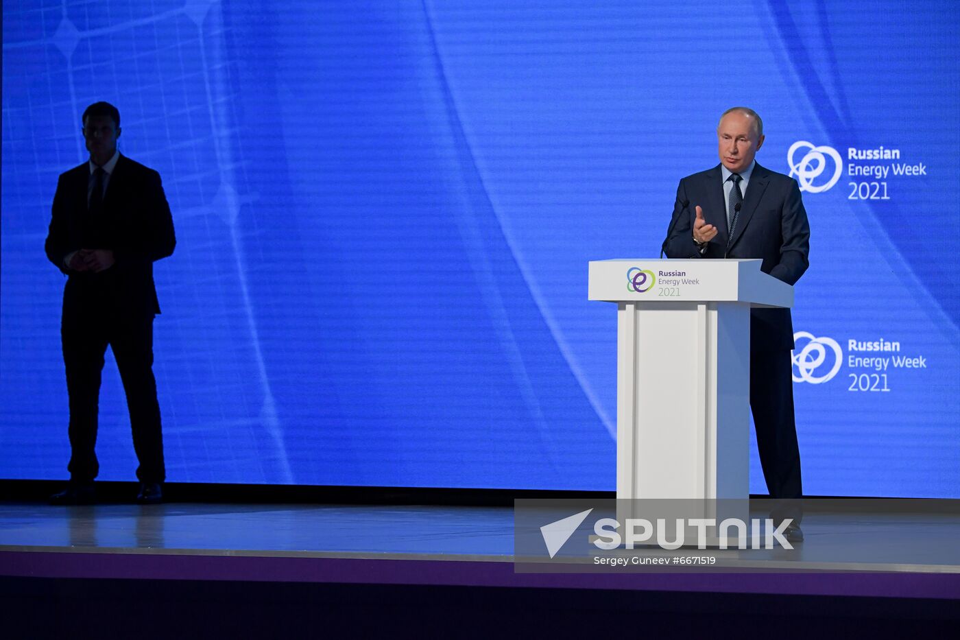 Russia Putin Russian Energy Week