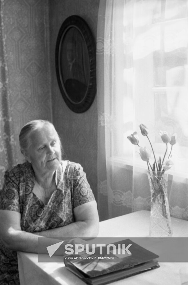 Donetsk coal miner John Pinter's widow
