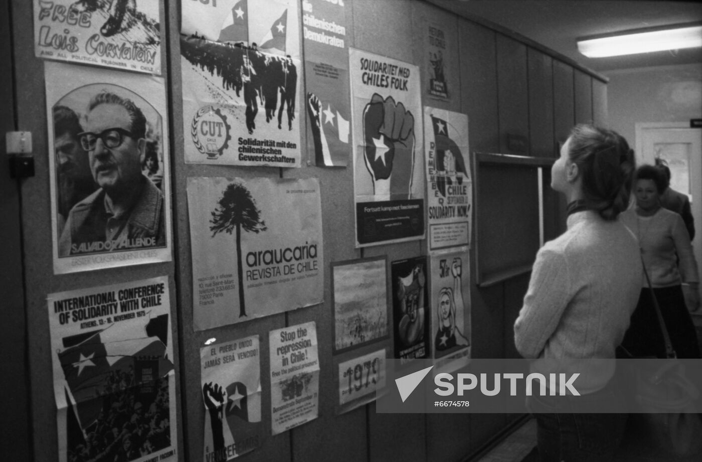 Poster exhibition marking 60th anniversary of Chilean Communist Party