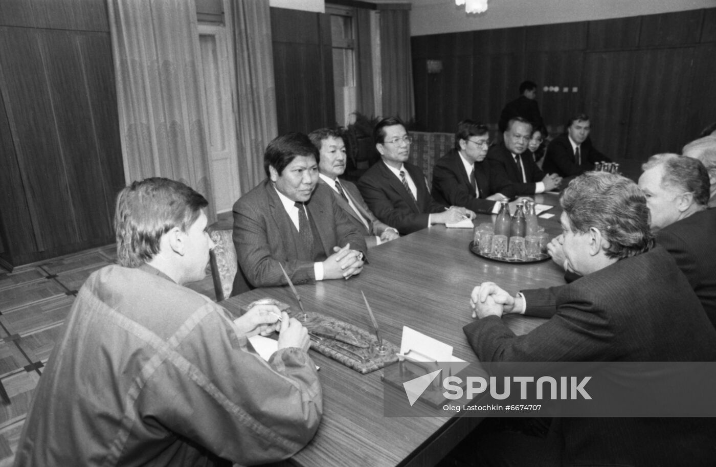 Thai Minister of Science, Technology and Environment P. Chaisan visits USSR