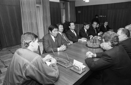 Thai Minister of Science, Technology and Environment P. Chaisan visits USSR