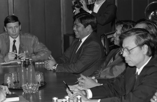 Thai Minister of Science, Technology and Environment P. Chaisan visits USSR