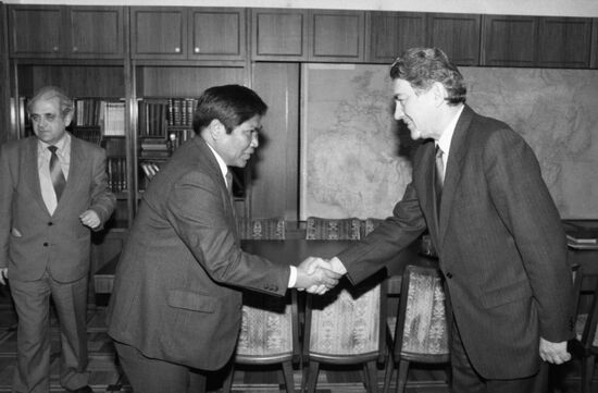Thai Minister of Science, Technology and Environment P. Chaisan visits USSR