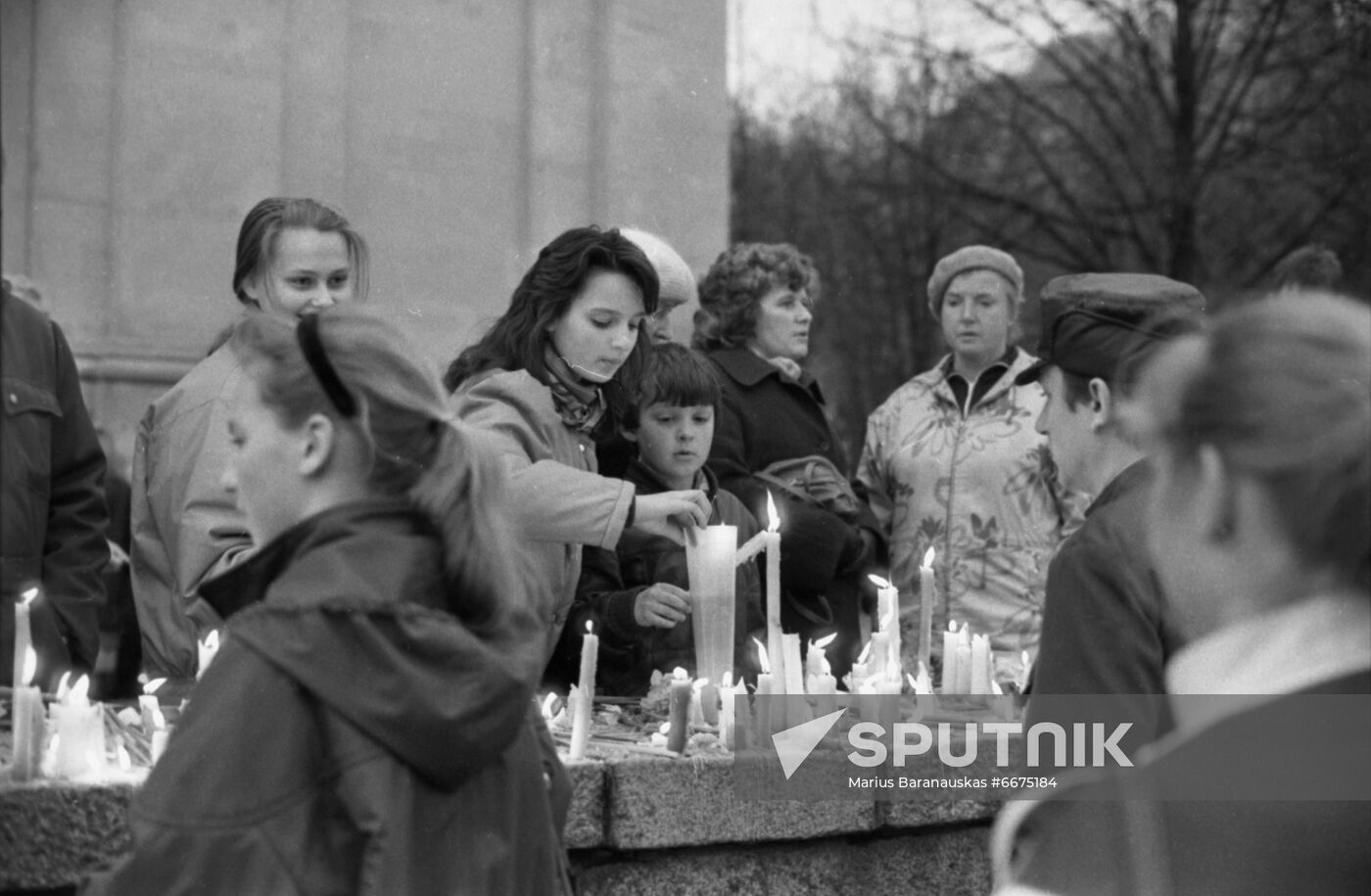 Vilnius residents pay tribute to Tbilisi clashes victims