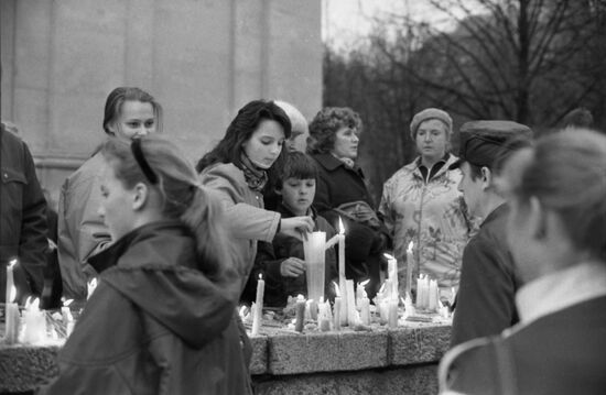Vilnius residents pay tribute to Tbilisi clashes victims