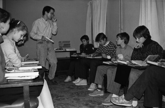 English language lesson at cooperative school