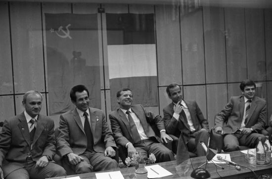 News conference with Soyuz T-6 crew