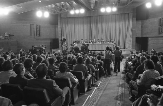 News conference with Soyuz T-7 crew